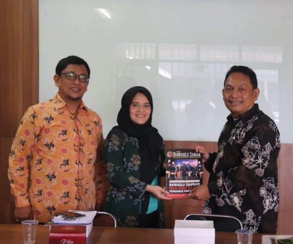 PERKUAT KERJASAMA PENGABDIAN MASYARAKAT, FISIP GANDENG BAWASLU JAWA BARAT
